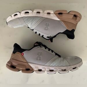 ON Cloud, Cloudflyer, Women’s Running Shoe Size 8, Light Grey, Black, Rosy Brown